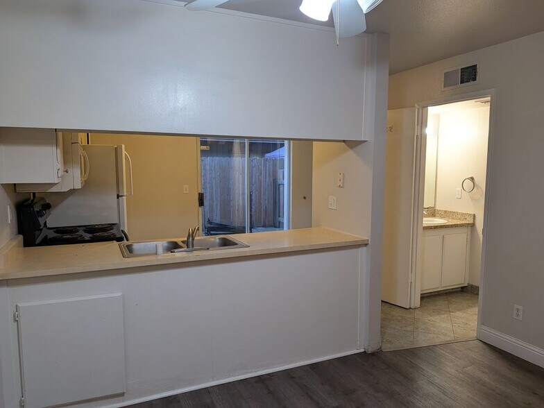 Building Photo - 4781 N Polk Ave