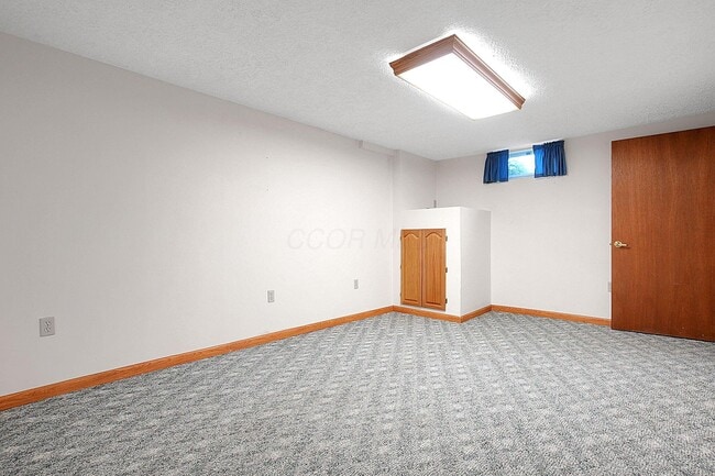 Building Photo - 7961 Pinehill Rd