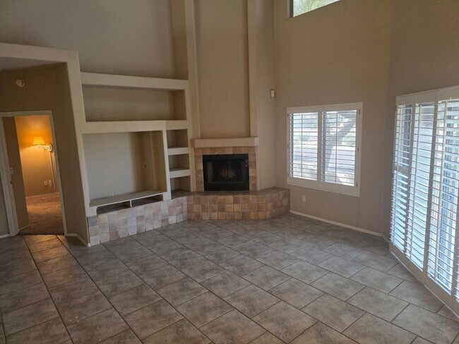 Building Photo - 16450 E Ave of the Fountains