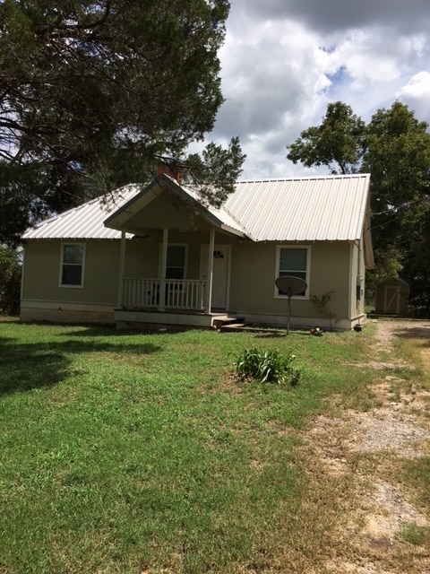 Building Photo - SMITHVILLE - COZY 2 BEDROOM 1 BATH HOME!!