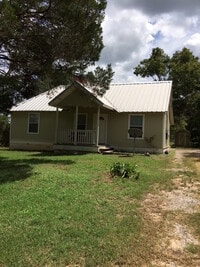 Building Photo - SMITHVILLE - COZY 2 BEDROOM 1 BATH HOME!!
