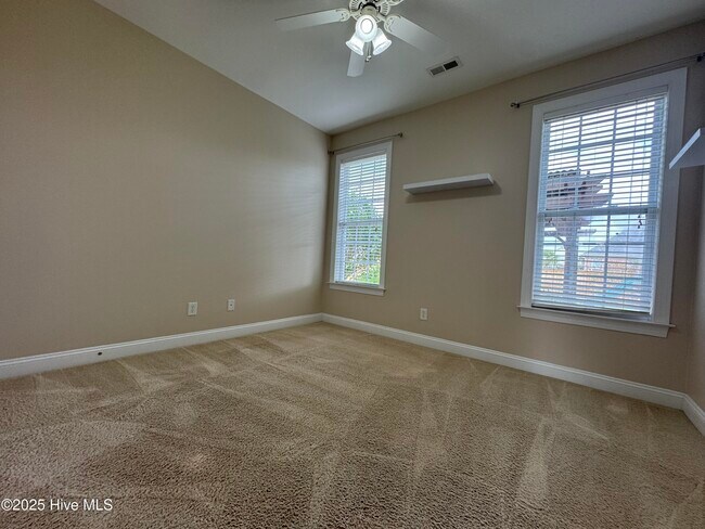 Building Photo - 1011 Ginger Lily Way
