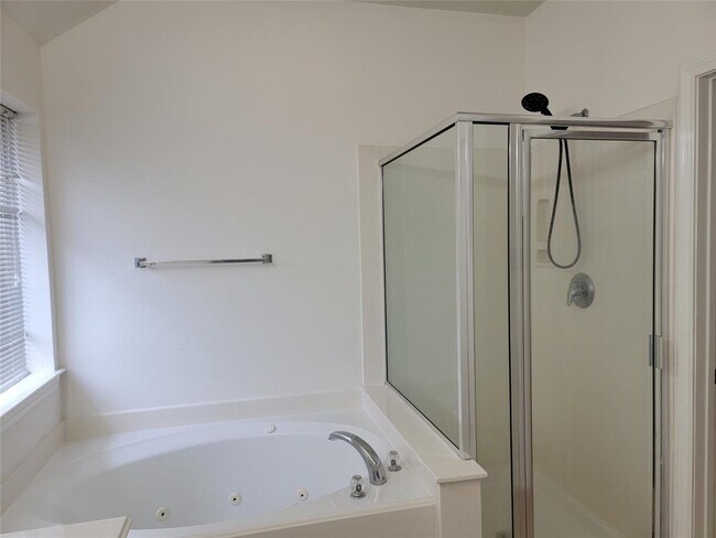 Building Photo - 12242 Noco Dr