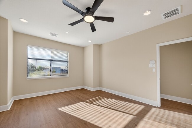 Building Photo - 2318 Emancipation Ave