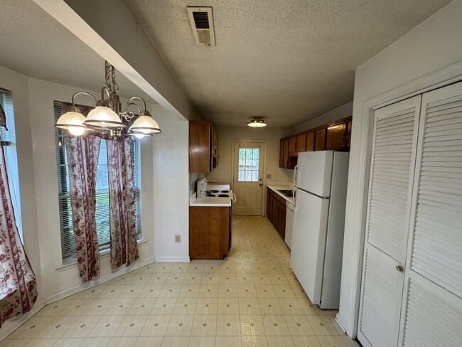 Building Photo - 3058 Casa Dr