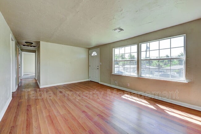 Building Photo - 4209 NE 16th St