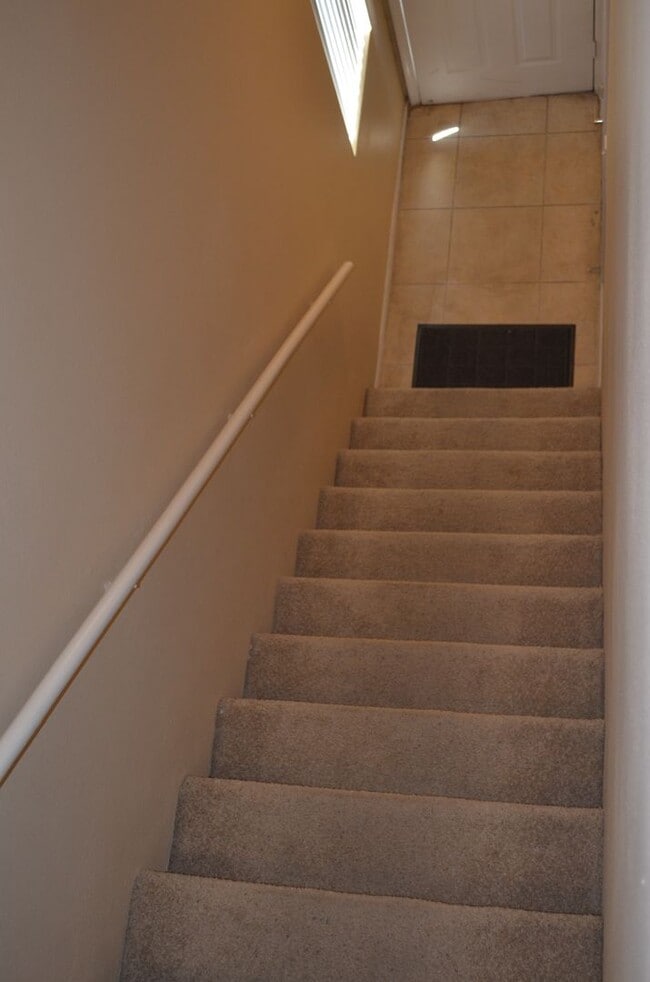 Building Photo - MOVE IN Special!!  Biltmore 2 bedroom!
