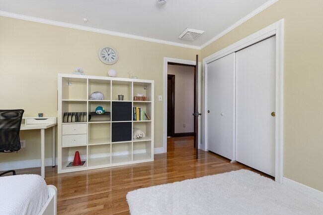 Building Photo - 10 Stonewood Dr