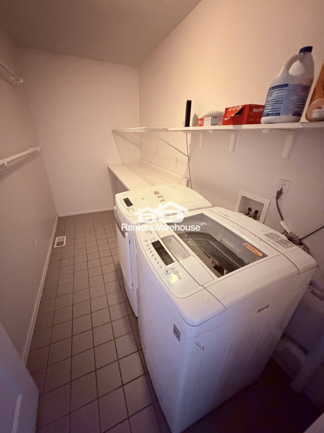 Building Photo - 2555 S 400 E