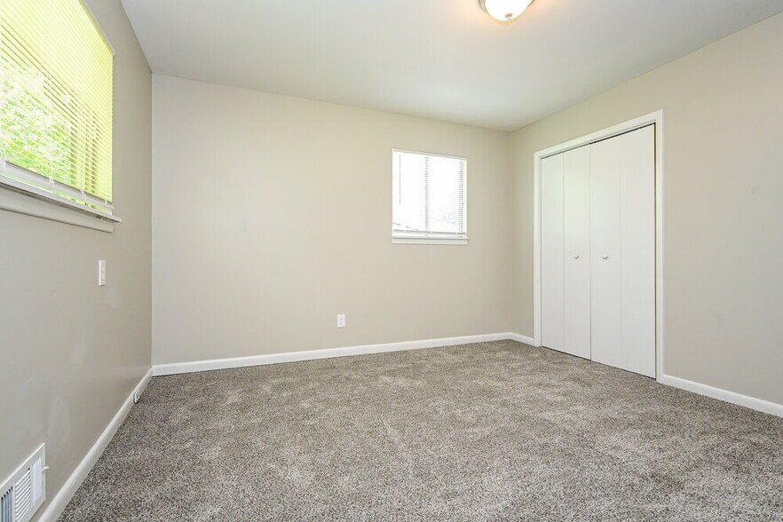 Building Photo - 2372 Rolling Rock Dr