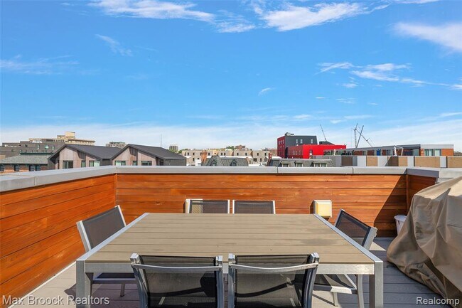 Building Photo - 284 Alfred St