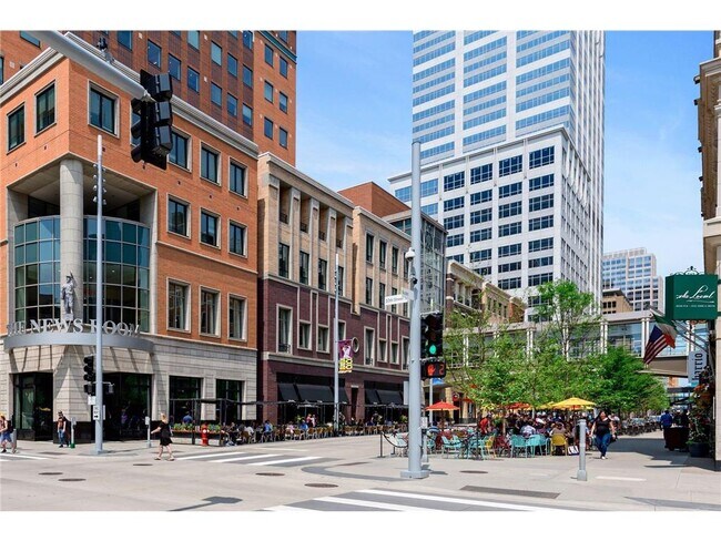 Building Photo - 1225 La Salle Ave