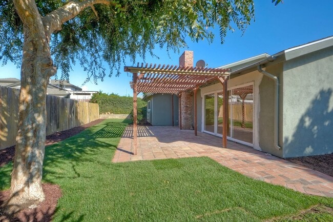 Building Photo - Beautifully Renovated 3-Bedroom Home with ...