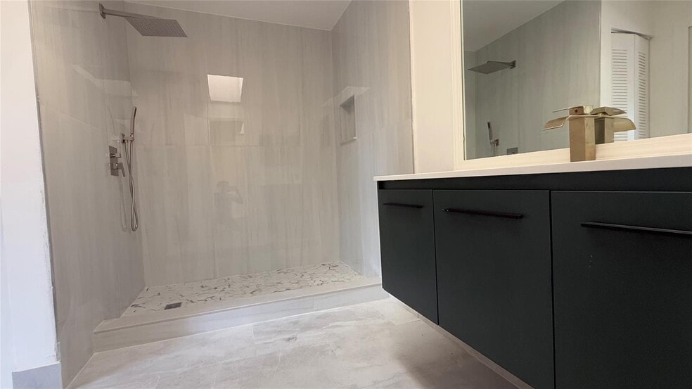 Building Photo - 22 Laredo Pl