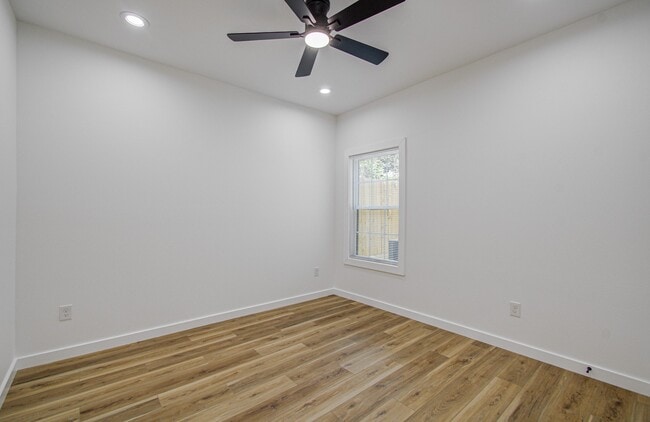 Building Photo - 5315 Dewberry St