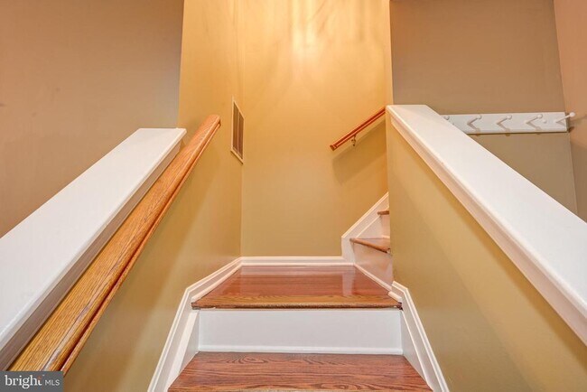 Building Photo - 4611 Kings Mill Way