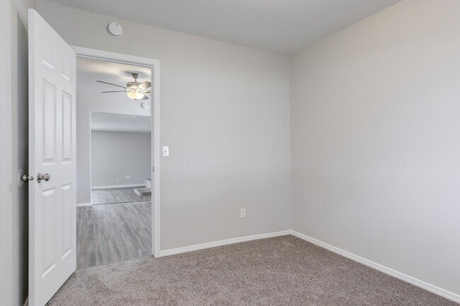 Building Photo - Dewey Duplex