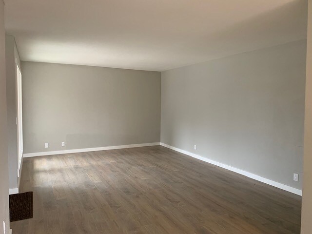 Large living room with abundant lighting - 1503 E Mullan Ave