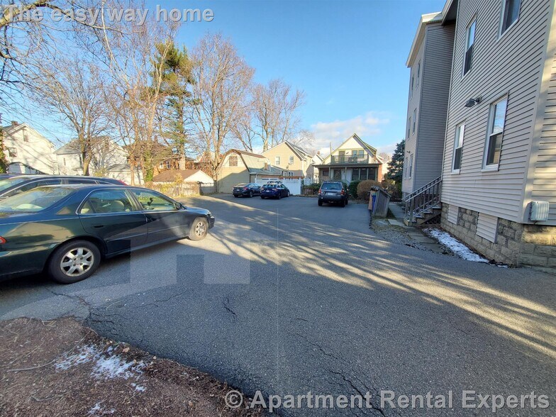 Building Photo - 38 Linden Ave