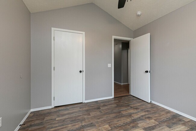 Building Photo - REMODELED 3 Bedroom | 2 Bathroom | 2 Car G...