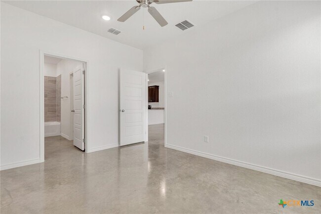 Building Photo - 3902 American Elm Dr