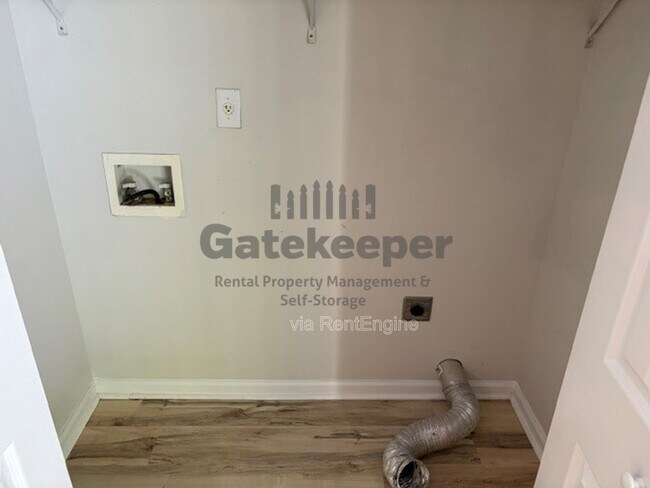 Building Photo - 3161 Glen Hollow Dr