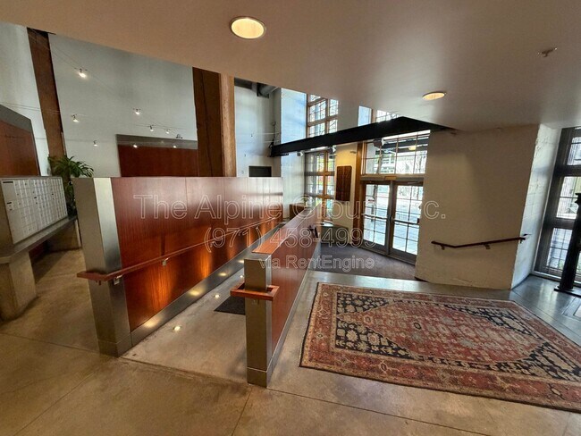 Building Photo - 1420 NW Lovejoy St