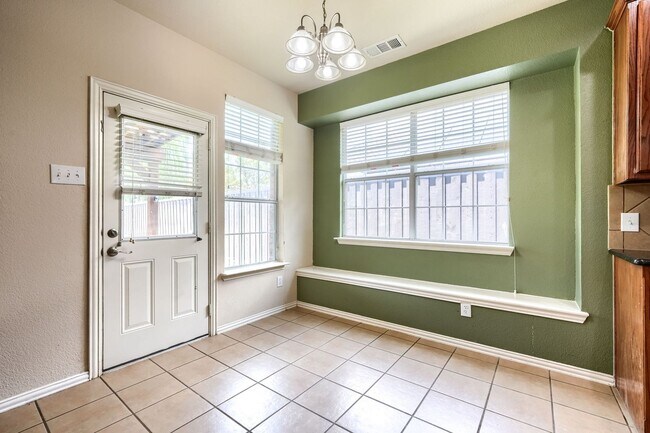 Building Photo - 5 Bedroom Home with Brand-New Carpet in Grayhawk | 3-Car Garage | Frisco ISD | Game Room