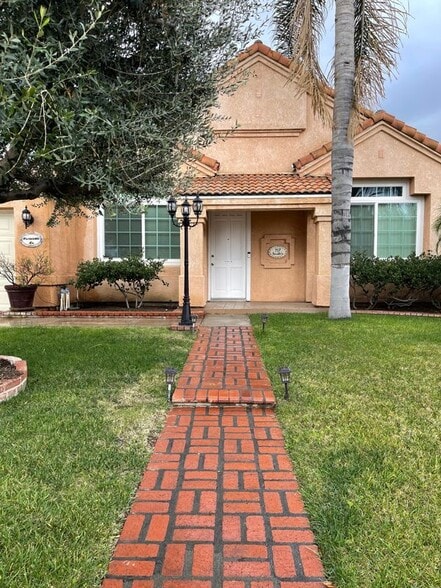 Building Photo - 717 Periwinkle Ln