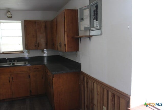 Building Photo - 1306 S 45th St