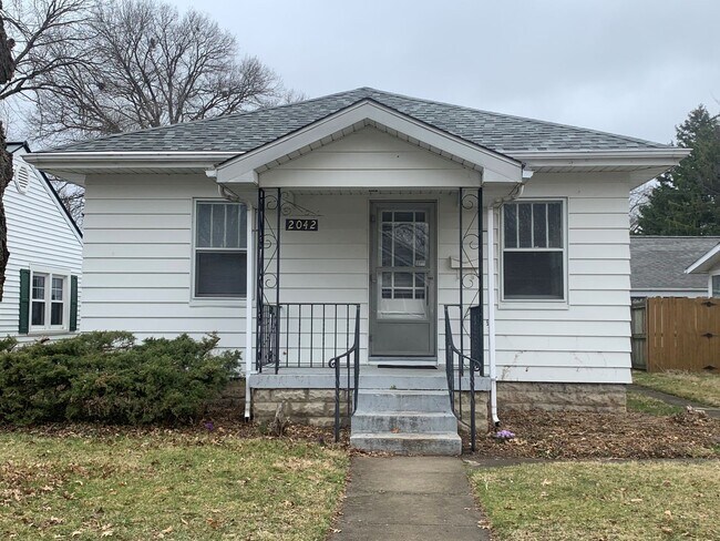 Building Photo - 2042 Deming St