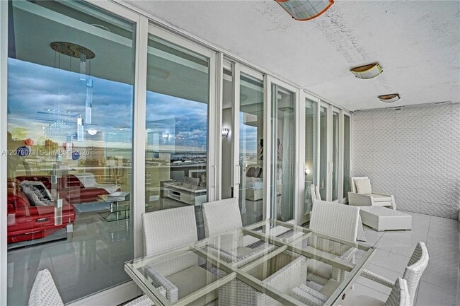 Building Photo - 1717 N Bayshore Dr