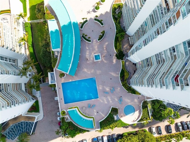 Building Photo - 16445 Collins Ave