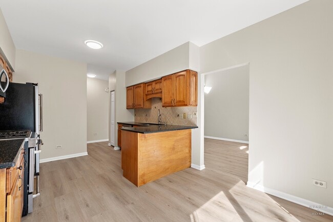 Building Photo - 615 W Parkside Dr