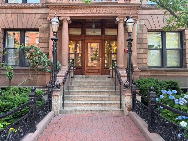Building Photo - 416 Marlborough St