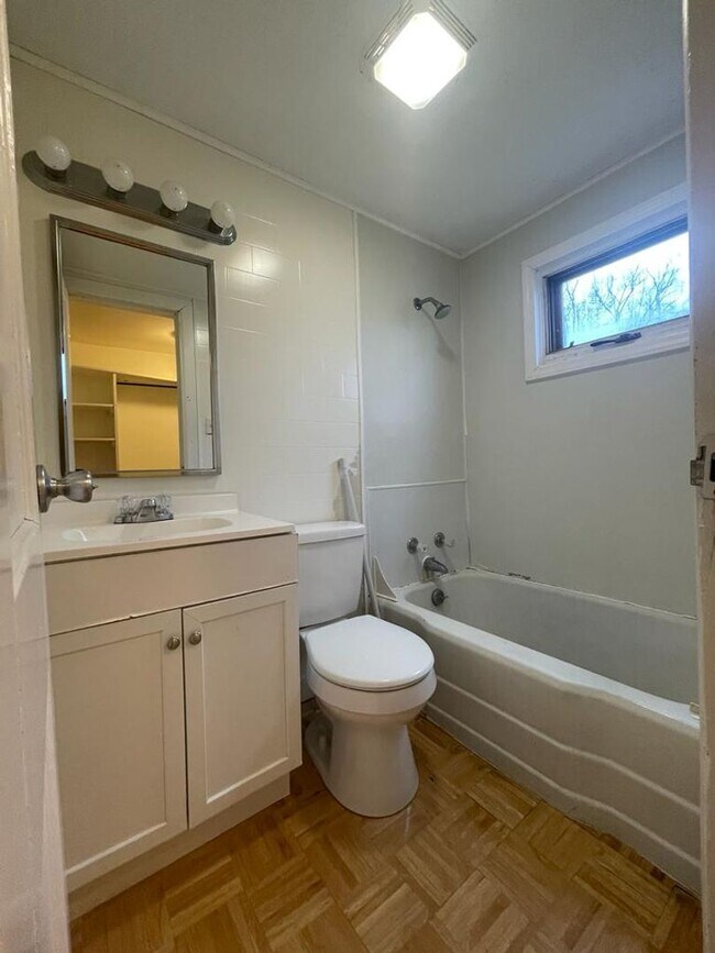 Building Photo - 1909 S Brookfield St