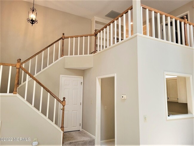 Building Photo - 301 Hampton Dr