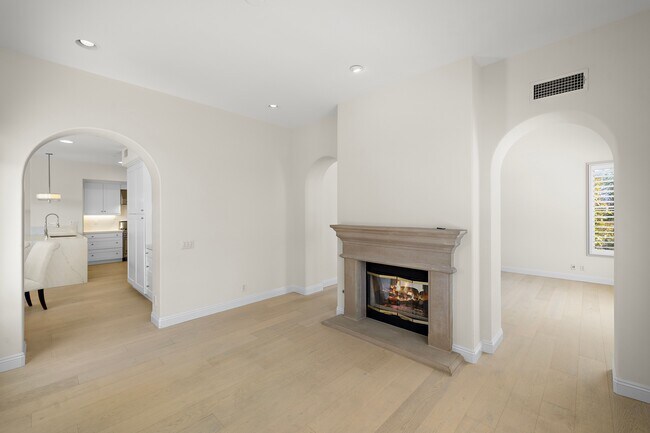 Building Photo - 150 Sidney Bay Dr