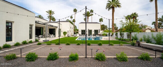 Building Photo - 5617 E Montecito Ave