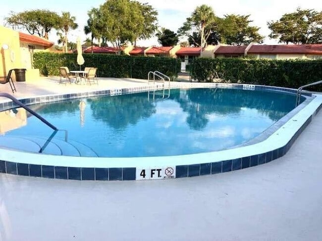 Building Photo - 317 Lake Evelyn Dr