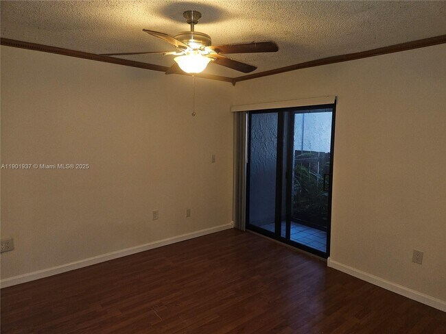 Building Photo - 1021 Mockingbird Ln
