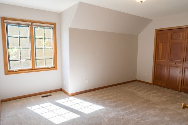 Building Photo - 4bd/3.75ba Woodinville Home