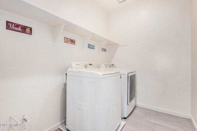 Building Photo - 11022 W Levi Dr