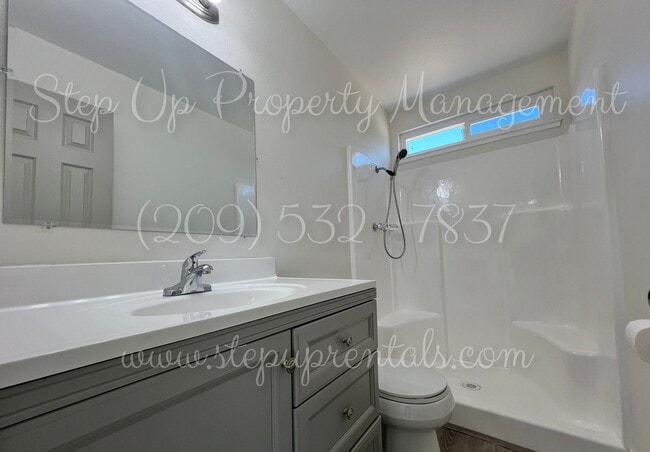 Building Photo - Beautifully Updated 4-Bedroom Home on Half...