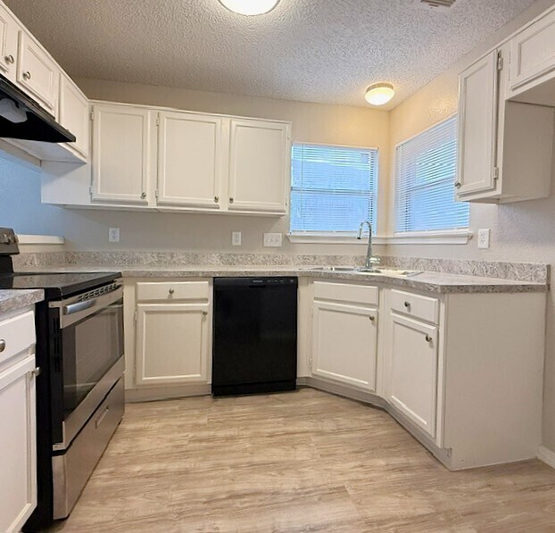 Building Photo - Coming soon Charming newly renovated 3 bedroom 2 bath with a loft In Mesquite!