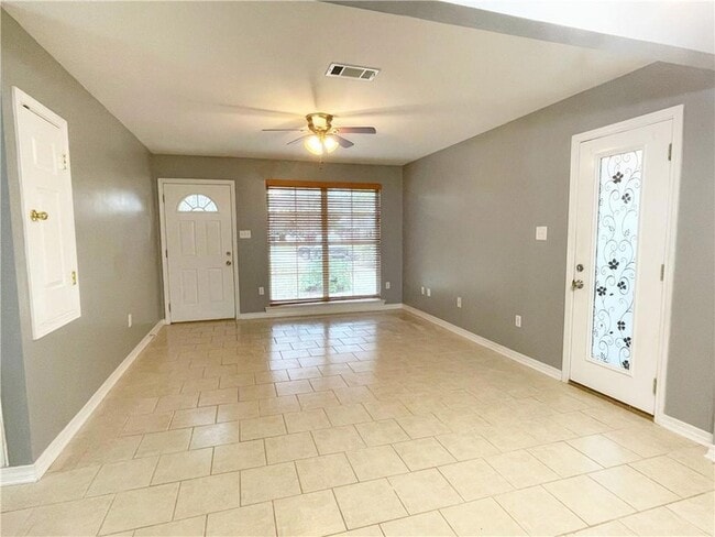 Building Photo - 281 Olive Dr