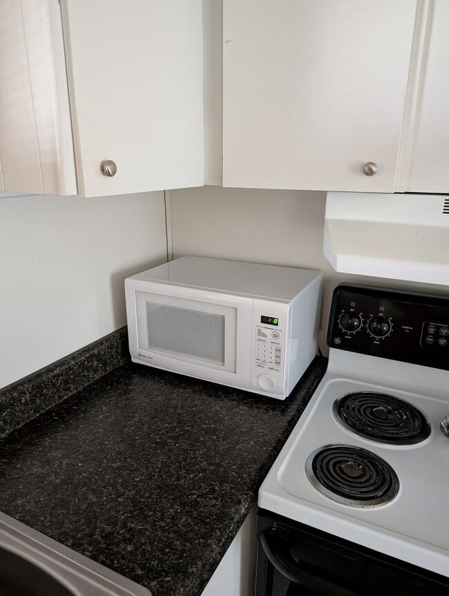 Building Photo - 3 Bedroom 2 Bath manufactured home located...