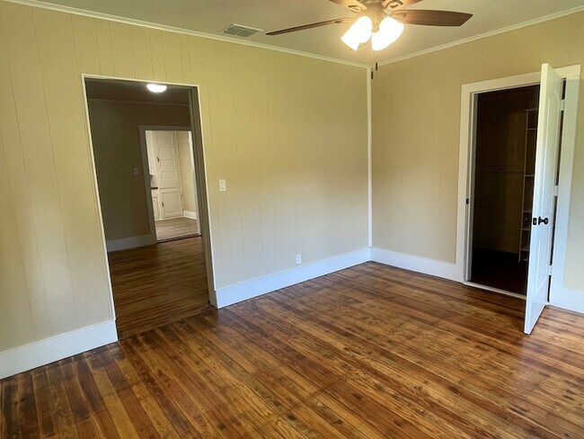 Building Photo - 422 S Orange St