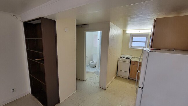 Building Photo - Ohana Kewalo basement Studio for rent