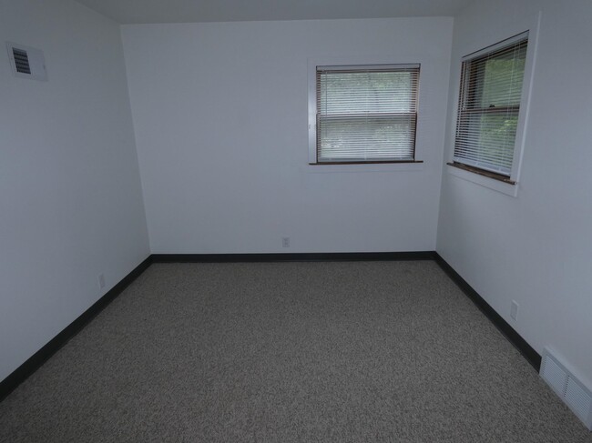 Building Photo - 508 N 4th St